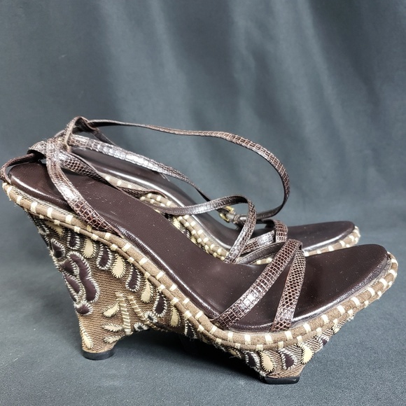 Rare One of a Kind Gucci Wedge Sandals - Picture 6 of 8